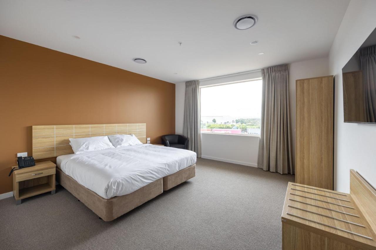 Manha Hotel Auckland Airport Exterior photo