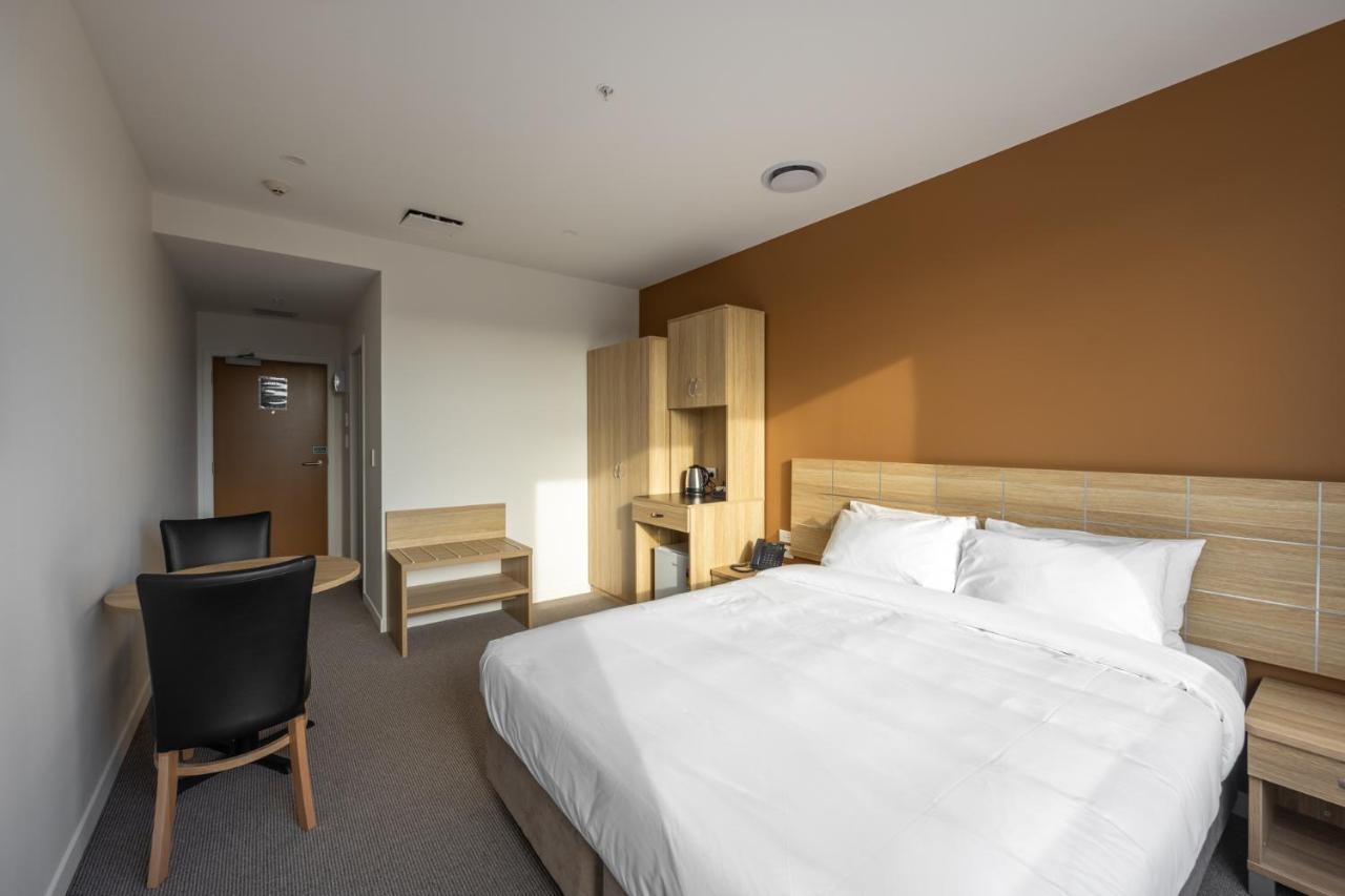 Manha Hotel Auckland Airport Exterior photo