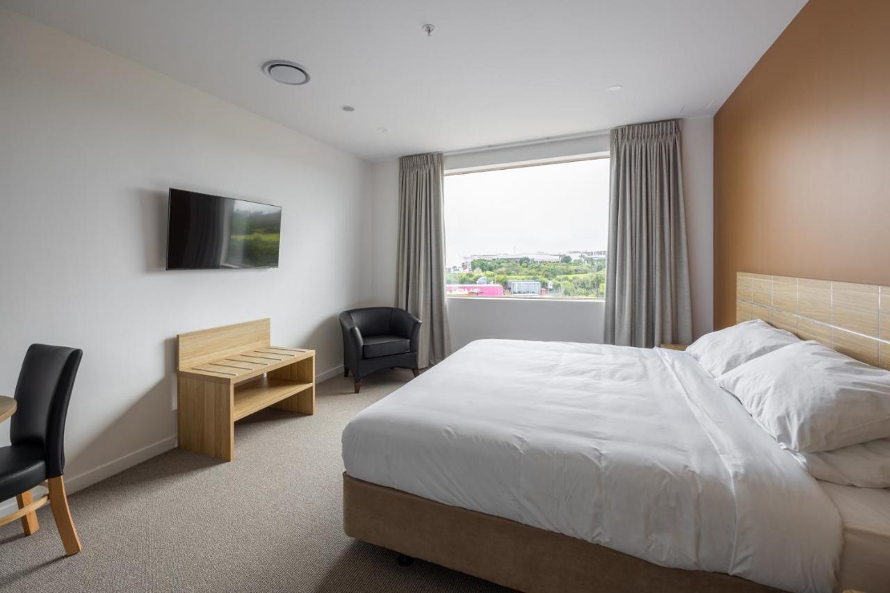 Manha Hotel Auckland Airport Exterior photo